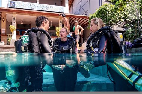 Scuba Diving Jobs Explained Salaries Hours And Lifestyles