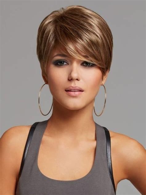 20 Photos Short Hairstyles For Wide Faces