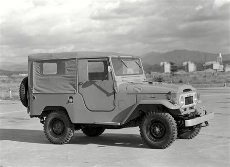 We build a limited number of custom toyota land cruisers. The Land Cruiser FJ40 Made Toyota Famous Worldwide | Dyler