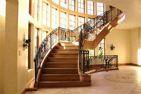 I made a curved railing like you need to make, (except mine was a full 90 degrees of arc). Curved Railings Make All The Difference. - Antietam Iron Works