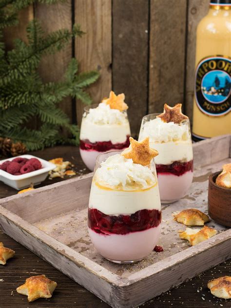 Mascarpone is one of the creamiest cheeses in the world. Himbeer-Mascarpone-Eierpunsch-Dessert mit Verpoorten ...