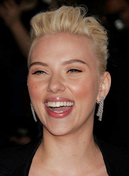 Updos Lookbook Scarlett Johansson Wearing Classic Bun 7 Of 12
