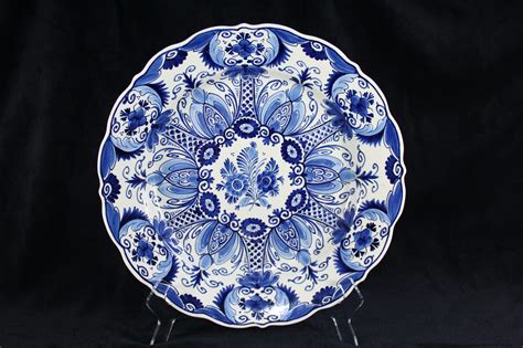 Find stockbilleder af royal wall decor i hd og millionvis af andre royaltyfri stockbilleder, illustrationer og vektorer i shutterstocks samling. A02014 - A large blue and white wall plate by Royal Delft, typical décor of flowers and leaves ...