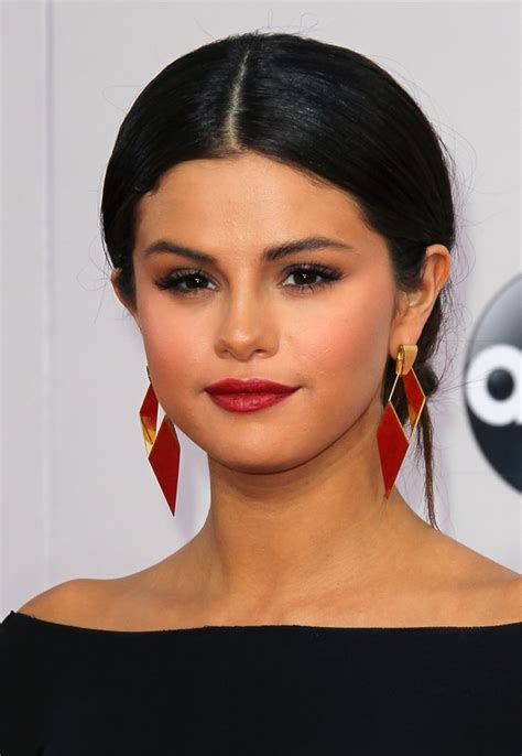 Selena Gomezs Best Beauty Looks Popsugar Beauty