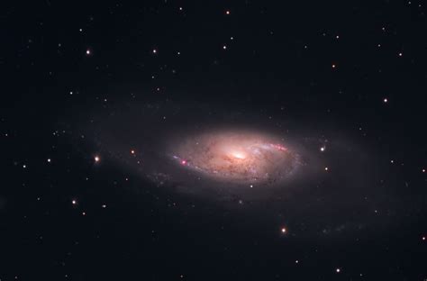 Ngc 2608 (olarak da bilinir arp 12 ) bir olduğunu çubuklu sarmal gökada 93 milyon bulunduğu ışık yılı uzakta takımyıldızı kanser (yengeç). Galaxia Espiral Barrada 2608 / Hubble revela galáxia espiral a 60 milhões de anos-luz da ...
