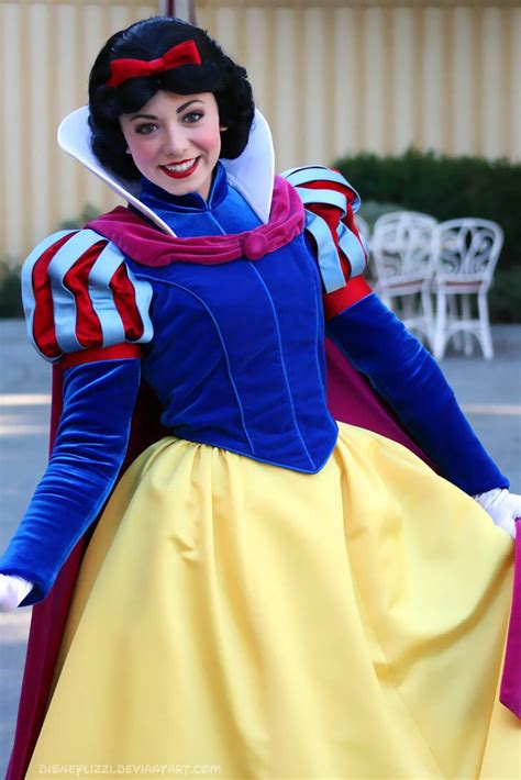Snow White 03 By Disneylizzi New Disney Princesses Snow White Disney