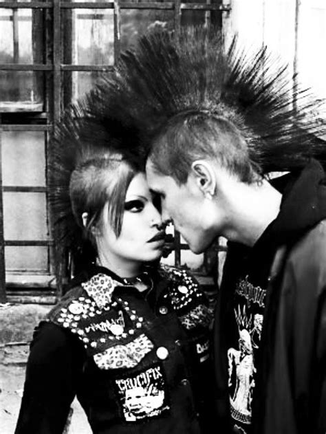 Punk Love Punk Couple Punkart Pinterest Gothic Lieder Und Paar