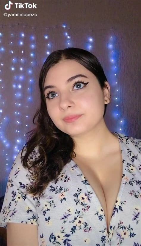 Sweet Yami Shows Cleavage Sexyfilter Com