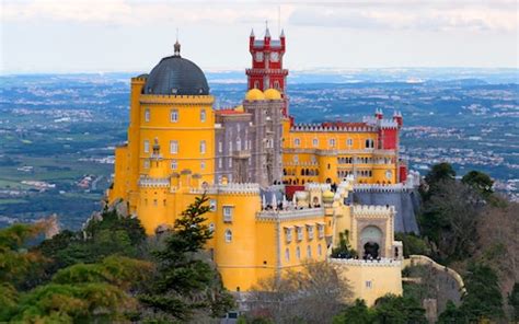 Rocky, rugged atlantic coasts where salt spray mists the air…green hills and winding country roads…medieval towns perched above deep romance, culture and adventure awaits in portugal. Lisbon attractions