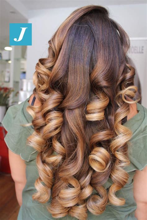 30 straight hair with few curls fashionblog