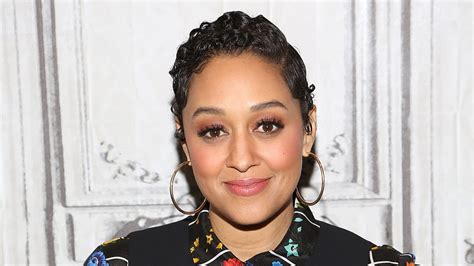 Tia Mowry Shared A Throwback Of Herself Wearing A Side Ponytail Hd Wallpaper Pxfuel