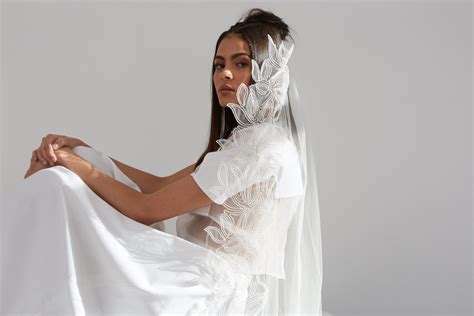 5 Wedding Veil Designers Statement Veils Youll Love Love My Dress