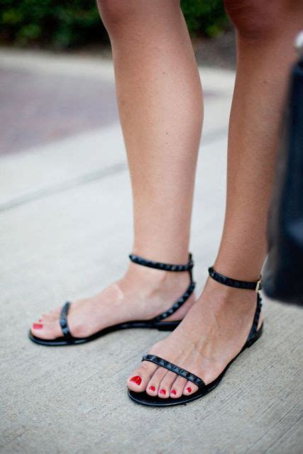 20 Trendy Flat Black Sandals For This Summer Styleoholic
