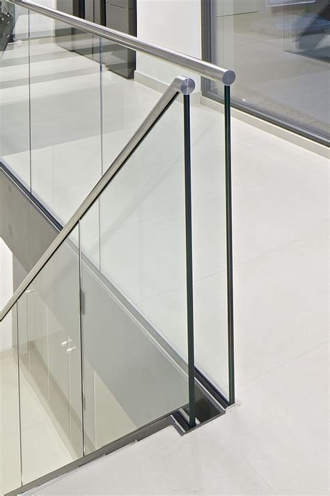 Aus edelstahl v2a für rohrquerschnitte: Das perfekte Treppengeländer für innen: Tipps von Stadler