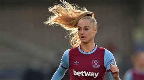 Don't give me a yellow ref. Alisha Lehmann joins Everton on loan | West Ham United
