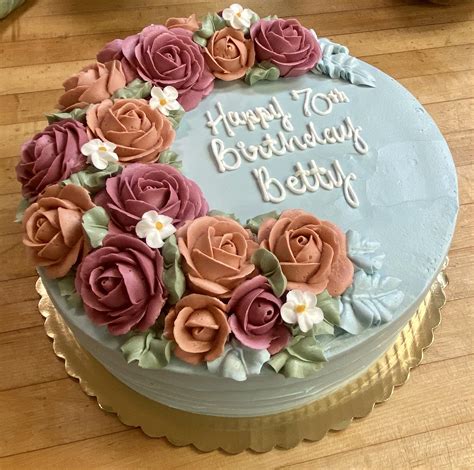 I could make floral cakes all day:) : r/cakedecorating