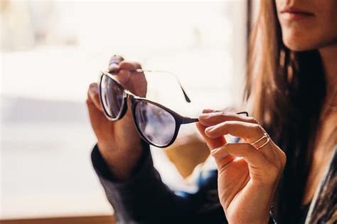 buying sunglasses online what to look for and things to consider