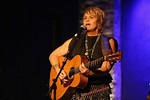Watch Shawn Colvin's Rare Performance of 'Polaroids' - Rolling Stone