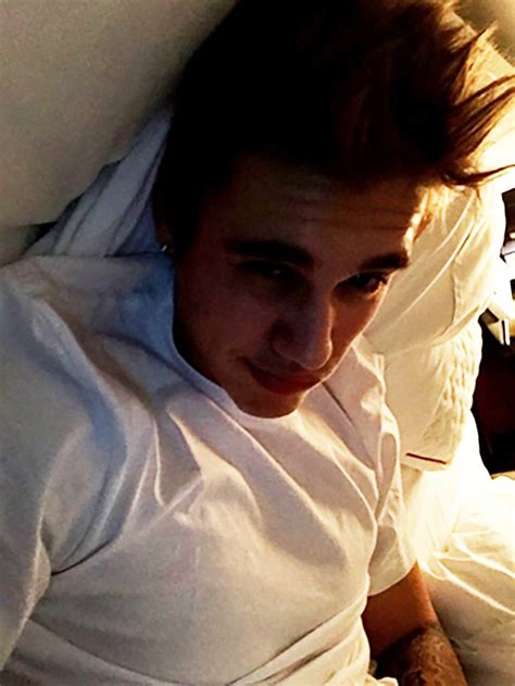Pic Justin Bieber In Bed Sexy Selfie For Selena Gomez Before