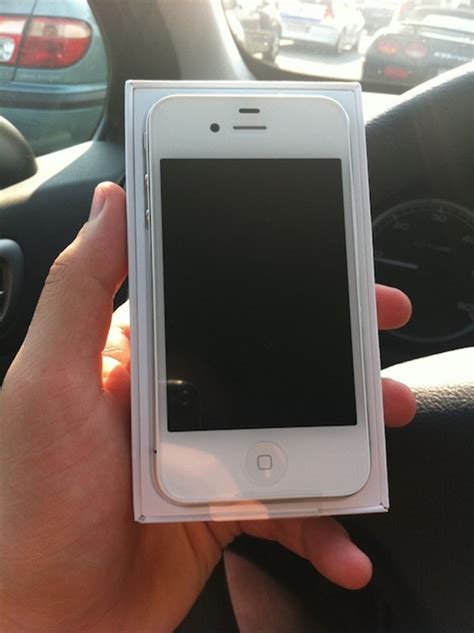 The First White Iphone 4 Unboxing Video Released ~ Itech Vision