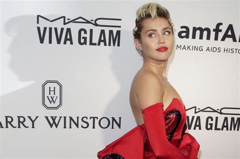Miley Cyrus Finds Balance In Weekend Instagram Spree