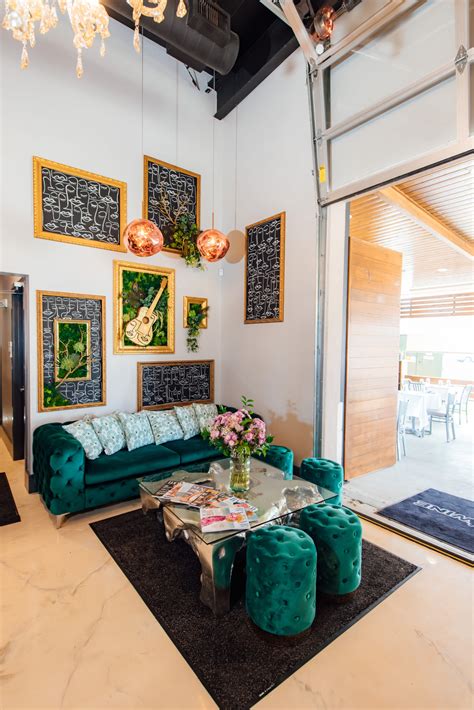 ON LOCATION: @pizza_art_wine - [225]