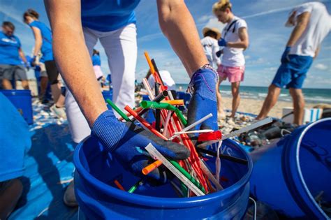 4ocean Hosts Beach Cleanup For World Oceans Day