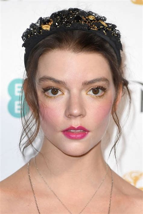 Anya Taylor Joys Hairstyles And Hair Colors Steal Her Style
