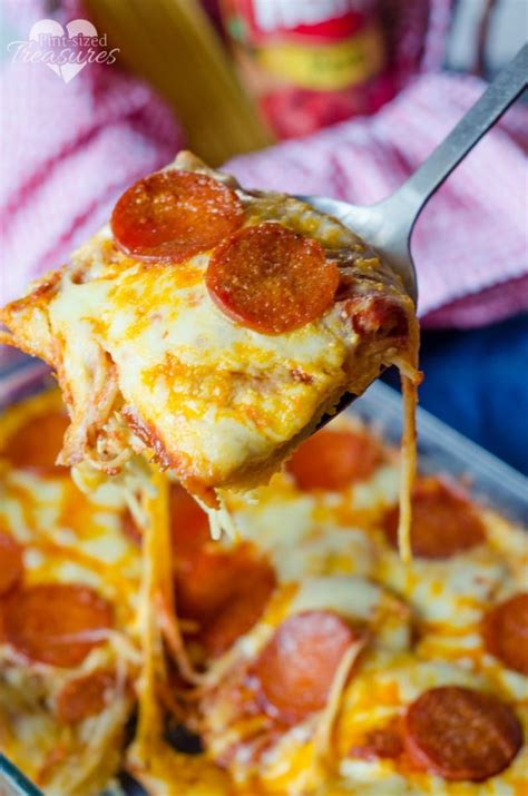 Mix in spaghetti to egg mixture and toss to coat. Easy Pizza Spaghetti Bake