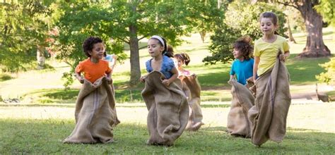 7 Fun Outdoor Picnic Games For Kids This Summer