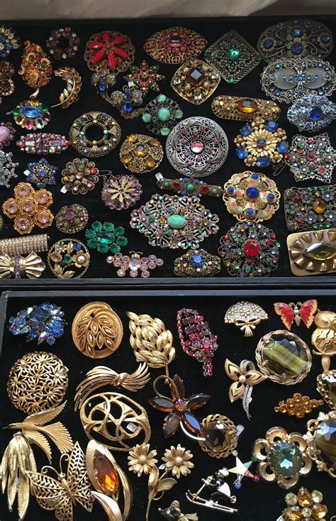 vintage-jewellery-at-frock-me-vintage-fair-vintage-london,-vintage-jewelry,-vintage-outfits
