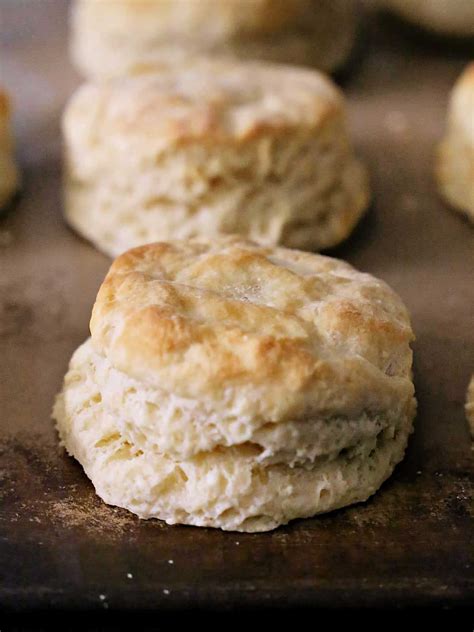 Easy Southern Buttermilk Biscuits Recipe