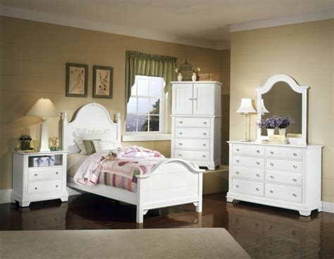 Vaughan Basset Cottage Collection Panel Bedroom Set In Snow White