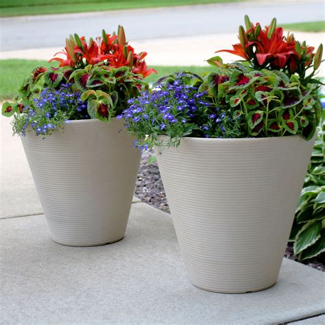 Sunnydaze Walter Outdoor Flower Pot Planter White 16 Inch