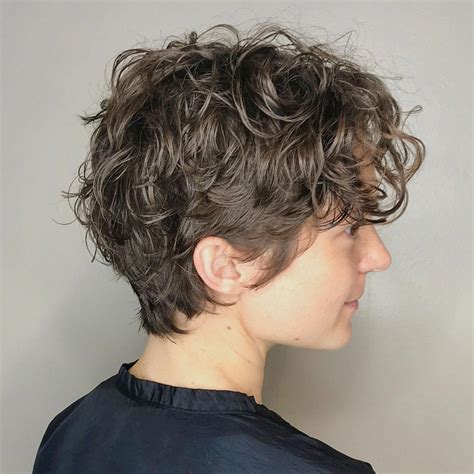 Casual Scrunched Hairstyle For Short Curly Hair Shortcurlypixie In 2020 Short Wavy Hair