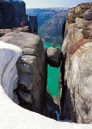 It used to be enough to admire kerag from the fjord, but now it is increasingly popular to walk up the path to kjeragbolten and the. Tide Reiser Kjerag (Stavanger): AGGIORNATO 2021 - tutto ...