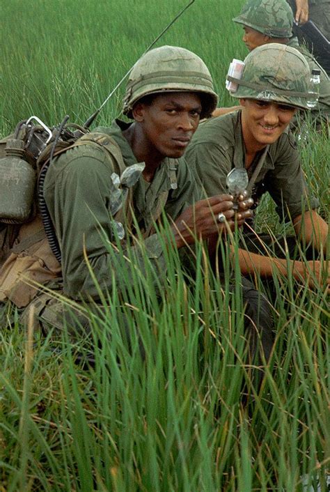 Two Us Army Infantrymen From The 9th Infantry Division In A Leech