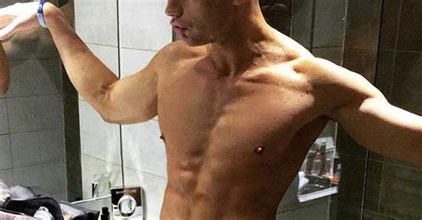 Scotty T Goes 100 Starkers For Nude Selfie But Fans Notice Something
