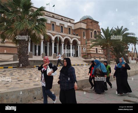 Libyan Women Outside The Central Bank Of Libya In Tripoli Stock Photo