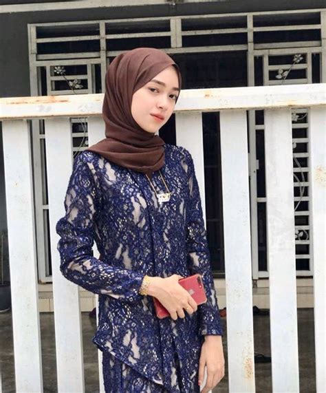 Apa lagi kalau nak keluar temu janji buat pertama kali, pastinya setiap wanita mahu. Fatihah Razali di Instagram: "Baju raya korang warna apa ...