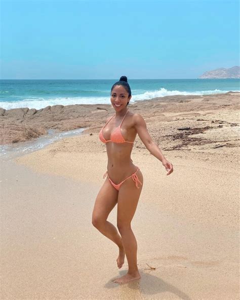 Sexy Hot Michelle Gonz Lez Bikini Pics