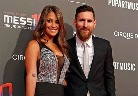 A Puro Beso Así Recibió El Año Messi Y Su Familia Diario Panorama