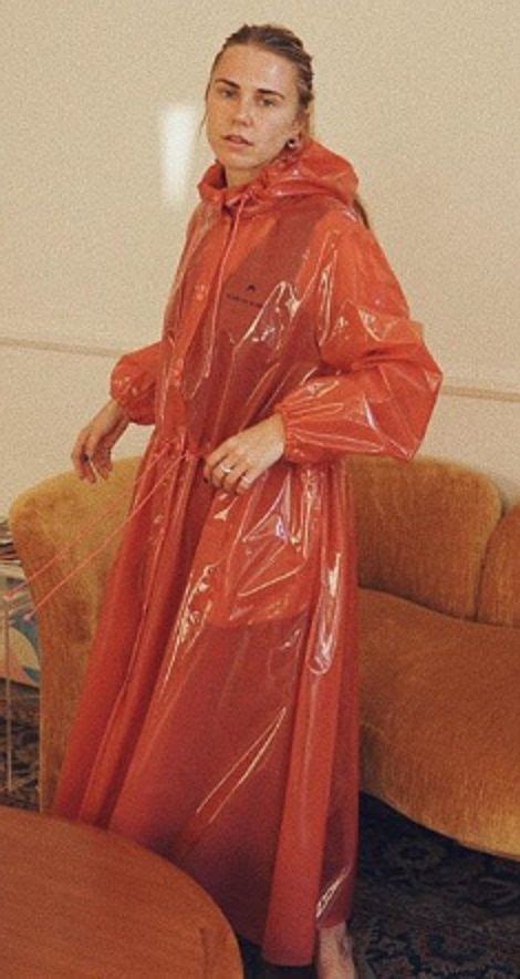 Pin Von Raincoatsreign Auf Red Raincoats Kleidung Regenmantel Damen