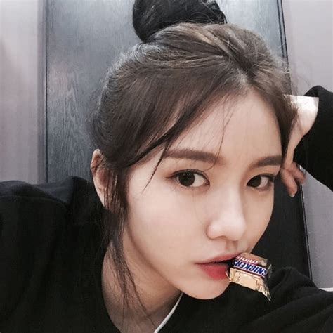 instagram post by 김예린 oct 23 2016 at 9 44am utc selfie poses selfies girl korea ulzzang
