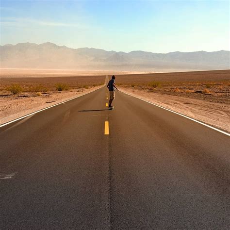 Um Rol De Skate No Meio Da California Lindas Paisagens Cart Es De Visita Sal O De Beleza Hava