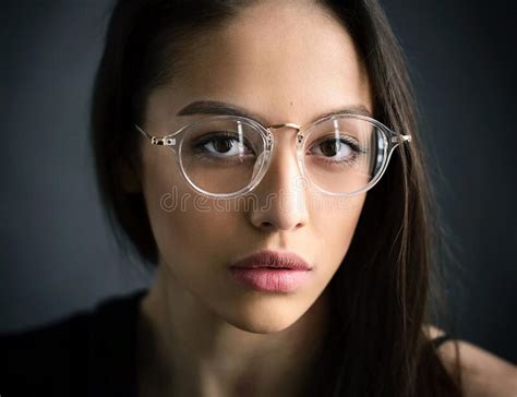 Sensual Retrato De Una Mujer Hermosa Joven En Gafas Inteligentes