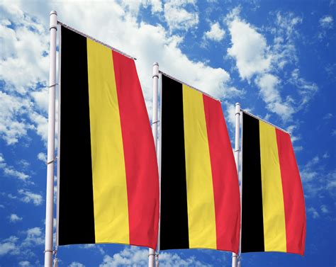 Die von der französischen trikolore inspirierte belgische flagge wurde 1831 kurz nach der unabhängigkeit von den niederlanden angenommen. Belgien Flagge online günstig kaufen - Premium Qualität