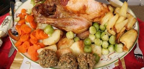 It's from luke thomas, a british chef who embraces traditional dishes but boosts their flavors in fresh. Traditional, British Christmas dinner - my favourite meal! | Christmas around the globe ...
