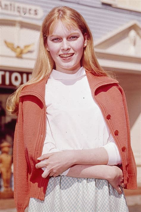 In Photos Mia Farrows Most Iconic Moments In The 60s And 70s Mia Farrow Fashion Celebrities