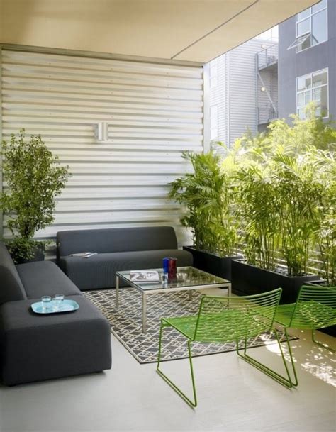 Sichtschutz Für Den Balkon Mit Bambuspflanzen Und Schilfrohrmatten